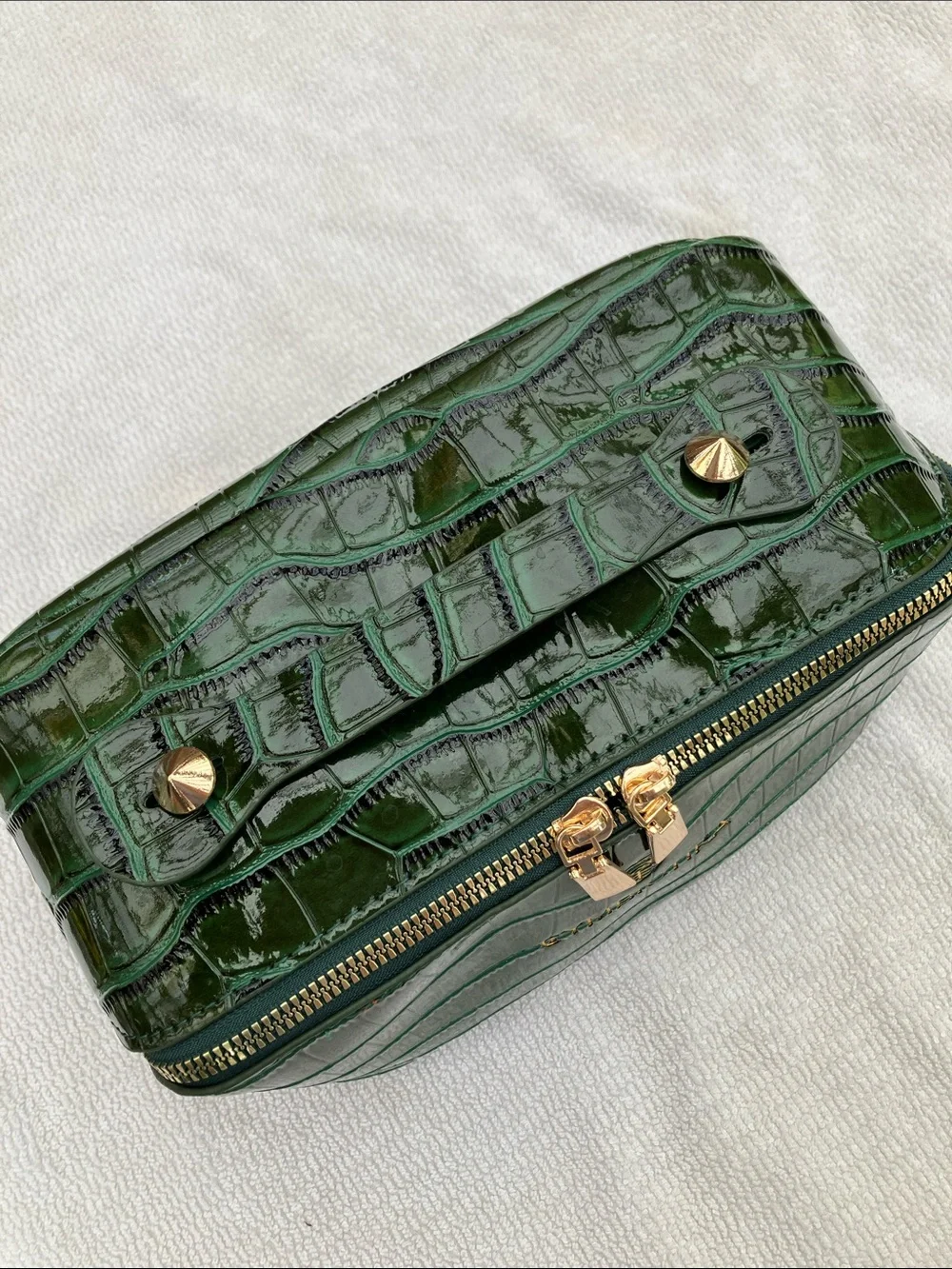 NWOT Cymbiotika Forest Green Croc Embossed Cosmetic Toiletry Travel case